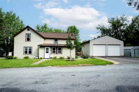 1422 E 11th St, Menomonie, WI 54751
