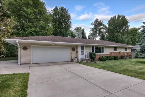 631 Summit Ave, Chippewa Falls, WI 54729