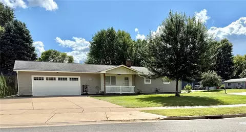 1231 Maleda Dr, Eau Claire, WI 54703