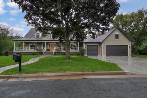 3920 Woodcrest Ct, Eau Claire, WI 54701