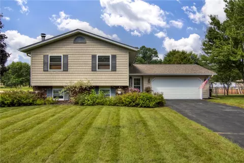 1702 Ruby Ln, Eau Claire, WI 54703