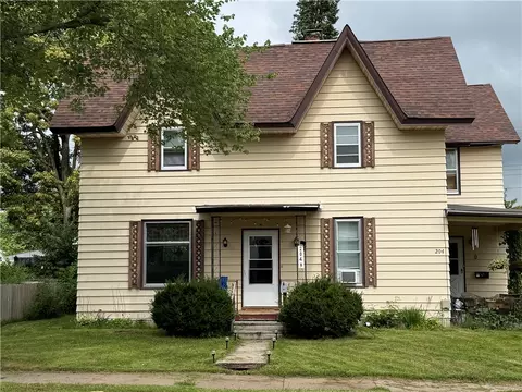 204 W Cedar St #1-3, Chippewa Falls, WI 54729