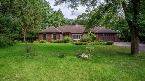 3738 Rimridge Rd, Eau Claire, WI 54701