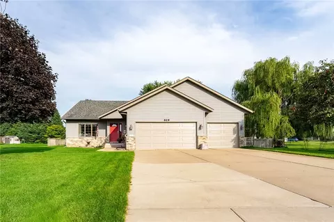 829 Bluff View Cir W, Chippewa Falls, WI 54729