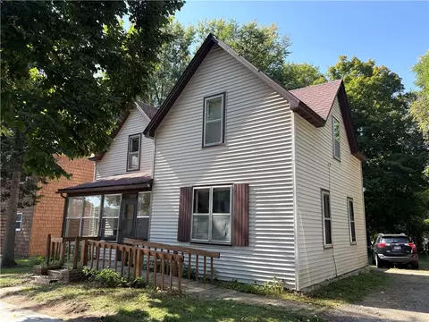 1217 9th St E #HOUSE, Menomonie, WI 54751