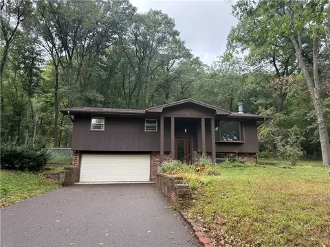 1924 Noble Dr, Eau Claire, WI 54703
