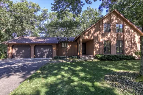 4317 Woodridge Dr, Eau Claire, WI 54701
