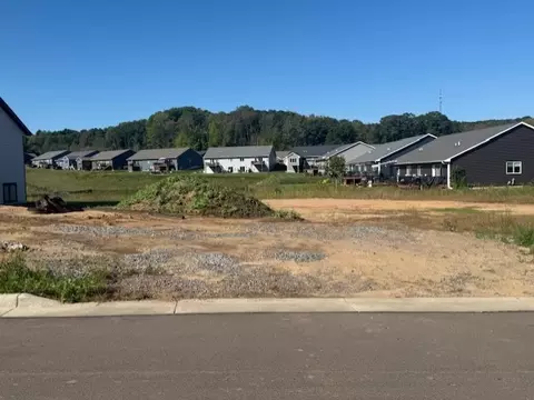 5036 Timber Bluff Dr, Eau Claire, WI 54701