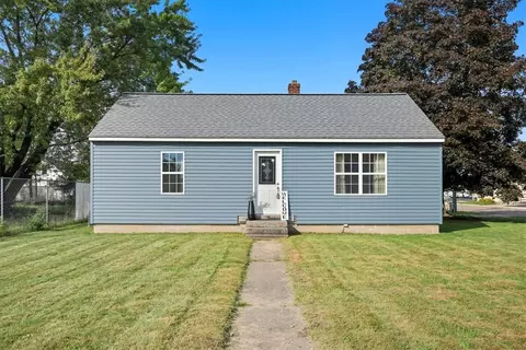 704 Harriet St, Altoona, WI 54720