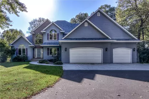 5720 Wild Rose Ln, Eau Claire, WI 54701