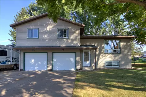 1122 Grissom Dr, Eau Claire, WI 54703