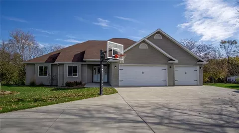 1811 W Ridge Ct, Eau Claire, WI 54703
