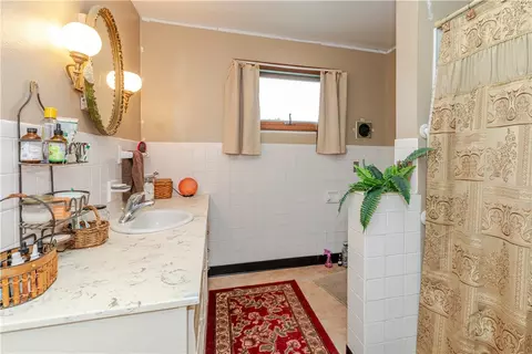 Bath - 126 E 4th Ave, Stanley, WI 54768 photo 1 of 1