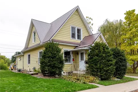 126 E 4th Ave, Stanley, WI 54768