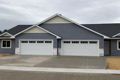 702 Sequoia Dr, Altoona, WI 54720