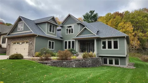 4616 Oakwood Hills Pkwy, Eau Claire, WI 54701