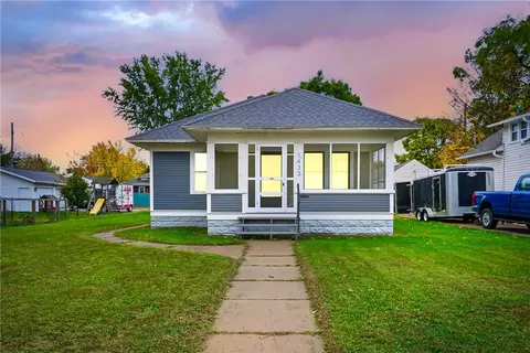 1433 Highland Ave, Eau Claire, WI 54701