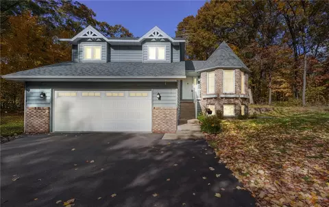 1910 Deepwood Ct, Eau Claire, WI 54703
