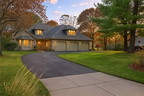 1523 Woodridge Dr, Chippewa Falls, WI 54729