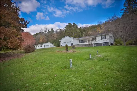69 E Woodridge Dr, River Falls, WI 54022