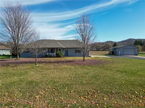 8536 N Hanson Dr, Holmen, WI 54636