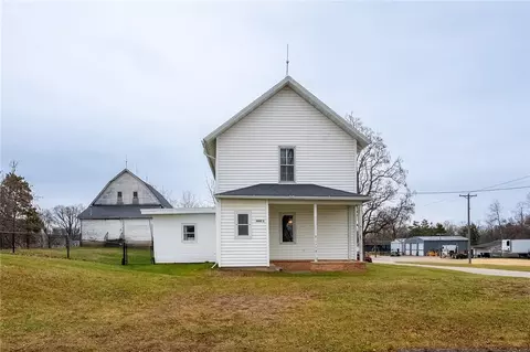 50482 S 3rd St, Eleva, WI 54738
