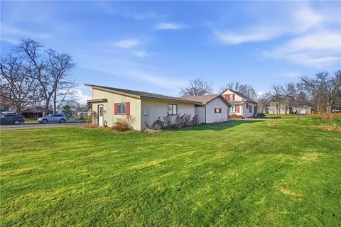 Exterior - 400 E Stanley St, Thorp, WI 54771 photo 5 of 6