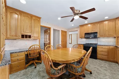 Kitchen - 400 E Stanley St, Thorp, WI 54771 photo 4 of 5
