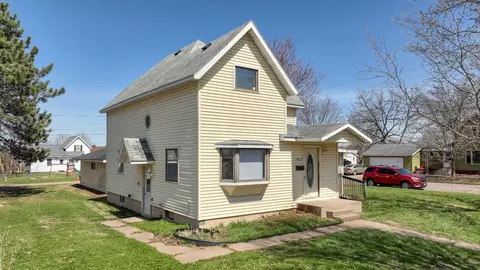 623 E Miner Ave, Ladysmith, WI 54848