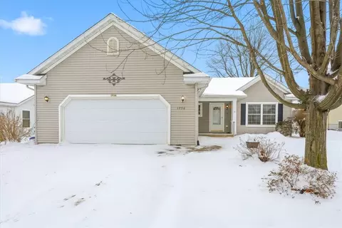 1736 Rodao Dr, River Falls, WI 54022
