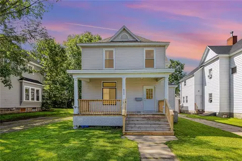 808 9th Ave E, Menomonie, WI 54751