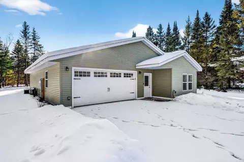 15565 Pine Point Dr, Hayward, WI 54843