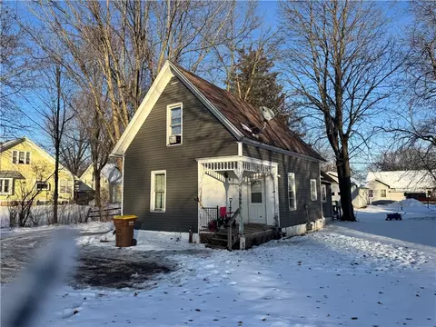654 N Franklin St, Mondovi, WI 54755