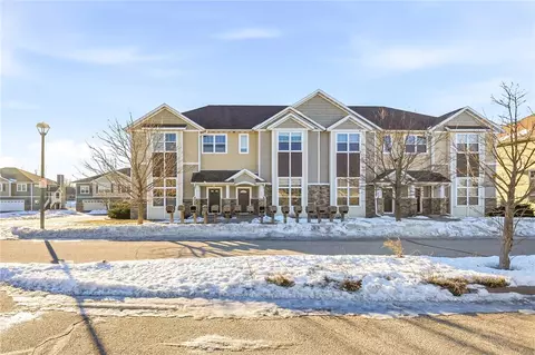 5221 Stonewood Dr, Eau Claire, WI 54703