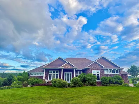 1747 E Drinkman Ln, Eau Claire, WI 54701