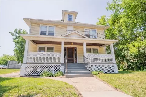 1010 S Farwell St, Eau Claire, WI 54701