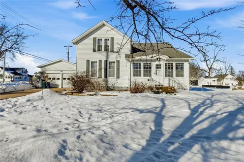 127 W Lincoln Ave, Fall Creek, WI 54742