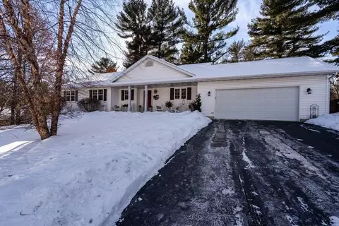 1628 Old English Rd, Altoona, WI 54720