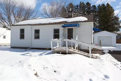 208 14th St SE, Menomonie, WI 54751