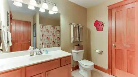 Bath - s8955 David Court, Eleva, WI 54738 photo 3 of 7