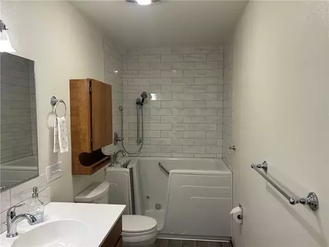 Bath - 26274 W Stebins St, Eleva, WI 54738 photo 1 of 3