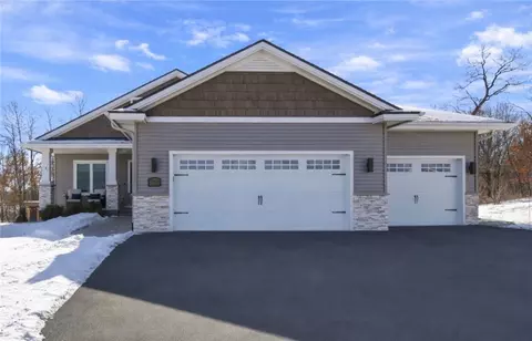 4615 S Oakwood Hills Pkwy, Eau Claire, WI 54701