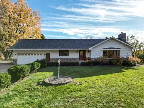 2039 N Town Hall Rd, Eau Claire, WI 54703