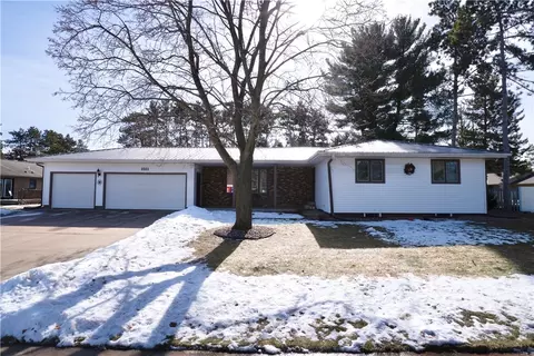1511 Pine Park Dr, Eau Claire, WI 54701