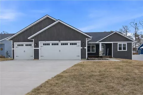 4919 Woodlands Dr, Eau Claire, WI 54703
