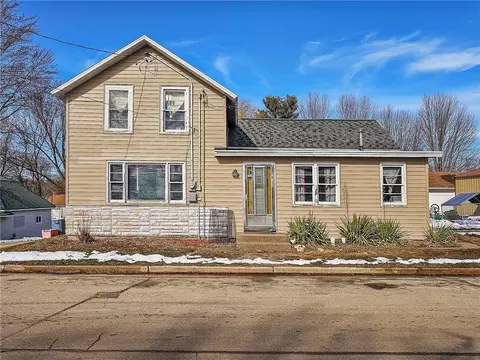 204 NE 2nd St, Black River Falls, WI 54615