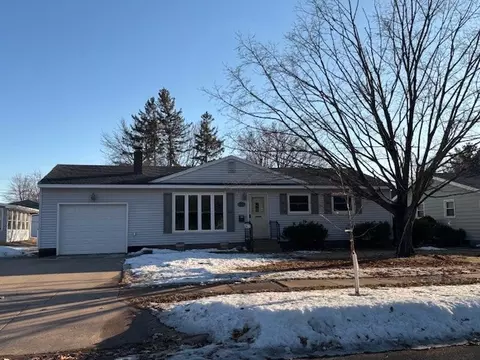 2511 Garfield Ave, Altoona, WI 54720