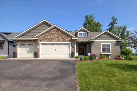 4634 S Oakwood Hills Pkwy, Eau Claire, WI 54701