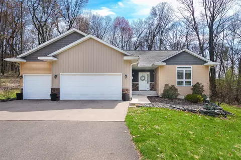 129 Grey Friar Ln, Eau Claire, WI 54701