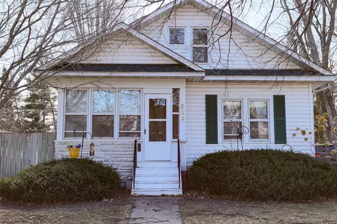 522 E Walnut St, River Falls, WI 54022 photo 4
